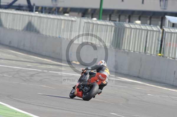 Motorcycle action photographs;Silverstone circuit;Silverstone photographs;Trackday digital images;event digital images;eventdigitalimages;no limits trackday;peter wileman photography;rockingham towcester northamptonshire;trackday;trackday photos