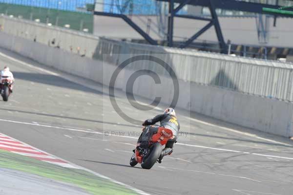 Motorcycle action photographs;Silverstone circuit;Silverstone photographs;Trackday digital images;event digital images;eventdigitalimages;no limits trackday;peter wileman photography;rockingham towcester northamptonshire;trackday;trackday photos