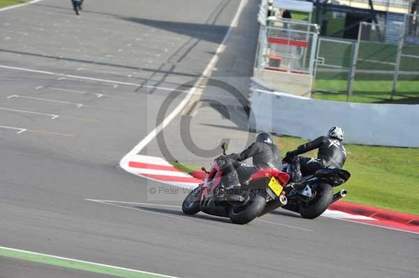 Motorcycle action photographs;Silverstone circuit;Silverstone photographs;Trackday digital images;event digital images;eventdigitalimages;no limits trackday;peter wileman photography;rockingham towcester northamptonshire;trackday;trackday photos