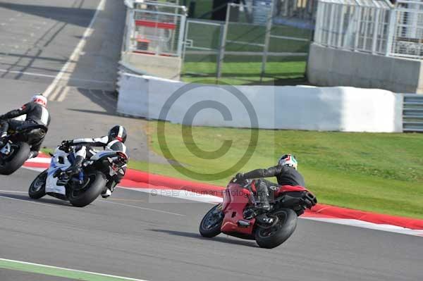 Motorcycle action photographs;Silverstone circuit;Silverstone photographs;Trackday digital images;event digital images;eventdigitalimages;no limits trackday;peter wileman photography;rockingham towcester northamptonshire;trackday;trackday photos