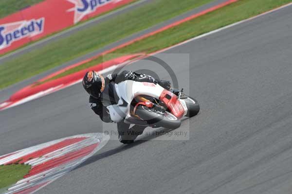 Motorcycle action photographs;Silverstone circuit;Silverstone photographs;Trackday digital images;event digital images;eventdigitalimages;no limits trackday;peter wileman photography;rockingham towcester northamptonshire;trackday;trackday photos