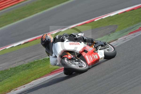 Motorcycle action photographs;Silverstone circuit;Silverstone photographs;Trackday digital images;event digital images;eventdigitalimages;no limits trackday;peter wileman photography;rockingham towcester northamptonshire;trackday;trackday photos