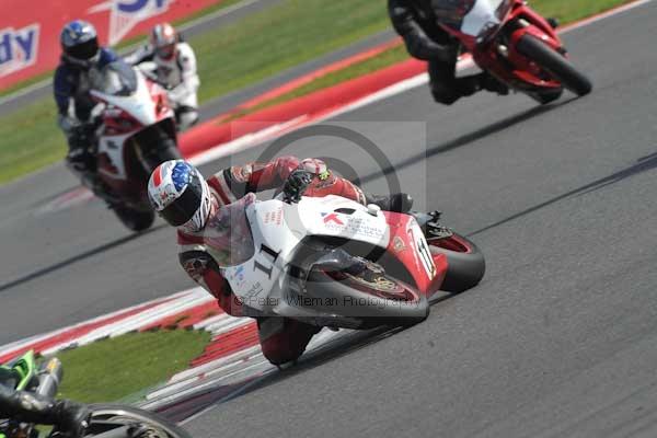 Motorcycle action photographs;Silverstone circuit;Silverstone photographs;Trackday digital images;event digital images;eventdigitalimages;no limits trackday;peter wileman photography;rockingham towcester northamptonshire;trackday;trackday photos