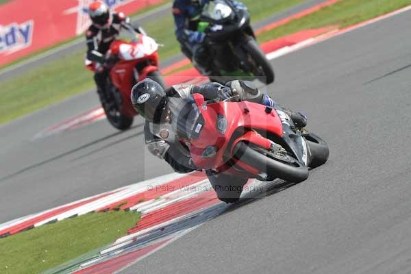 Motorcycle action photographs;Silverstone circuit;Silverstone photographs;Trackday digital images;event digital images;eventdigitalimages;no limits trackday;peter wileman photography;rockingham towcester northamptonshire;trackday;trackday photos