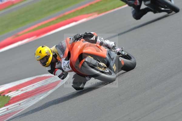 Motorcycle action photographs;Silverstone circuit;Silverstone photographs;Trackday digital images;event digital images;eventdigitalimages;no limits trackday;peter wileman photography;rockingham towcester northamptonshire;trackday;trackday photos