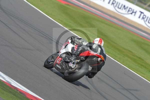 Motorcycle action photographs;Silverstone circuit;Silverstone photographs;Trackday digital images;event digital images;eventdigitalimages;no limits trackday;peter wileman photography;rockingham towcester northamptonshire;trackday;trackday photos