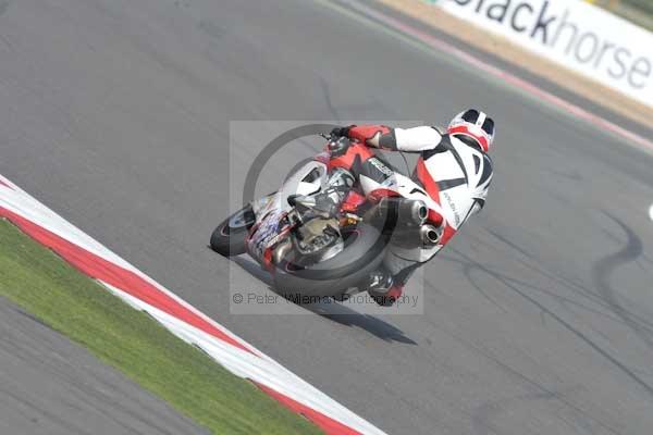 Motorcycle action photographs;Silverstone circuit;Silverstone photographs;Trackday digital images;event digital images;eventdigitalimages;no limits trackday;peter wileman photography;rockingham towcester northamptonshire;trackday;trackday photos