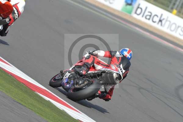 Motorcycle action photographs;Silverstone circuit;Silverstone photographs;Trackday digital images;event digital images;eventdigitalimages;no limits trackday;peter wileman photography;rockingham towcester northamptonshire;trackday;trackday photos