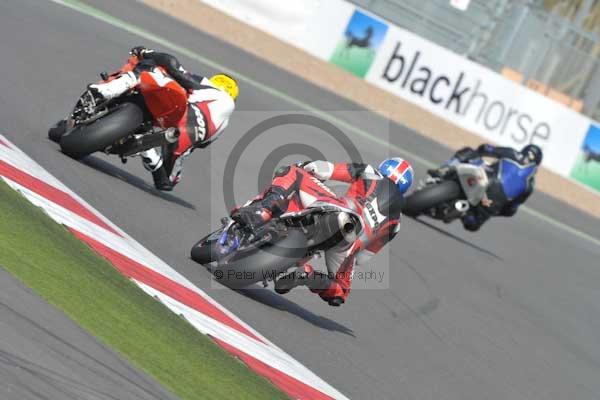 Motorcycle action photographs;Silverstone circuit;Silverstone photographs;Trackday digital images;event digital images;eventdigitalimages;no limits trackday;peter wileman photography;rockingham towcester northamptonshire;trackday;trackday photos