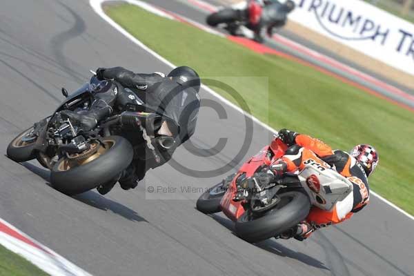 Motorcycle action photographs;Silverstone circuit;Silverstone photographs;Trackday digital images;event digital images;eventdigitalimages;no limits trackday;peter wileman photography;rockingham towcester northamptonshire;trackday;trackday photos