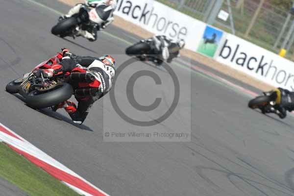 Motorcycle action photographs;Silverstone circuit;Silverstone photographs;Trackday digital images;event digital images;eventdigitalimages;no limits trackday;peter wileman photography;rockingham towcester northamptonshire;trackday;trackday photos