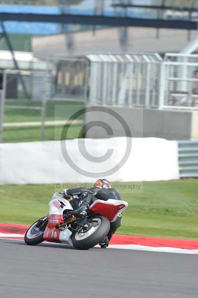 Motorcycle action photographs;Silverstone circuit;Silverstone photographs;Trackday digital images;event digital images;eventdigitalimages;no limits trackday;peter wileman photography;rockingham towcester northamptonshire;trackday;trackday photos