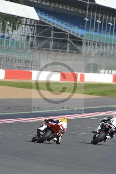 Motorcycle action photographs;Silverstone circuit;Silverstone photographs;Trackday digital images;event digital images;eventdigitalimages;no limits trackday;peter wileman photography;rockingham towcester northamptonshire;trackday;trackday photos