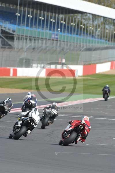 Motorcycle action photographs;Silverstone circuit;Silverstone photographs;Trackday digital images;event digital images;eventdigitalimages;no limits trackday;peter wileman photography;rockingham towcester northamptonshire;trackday;trackday photos