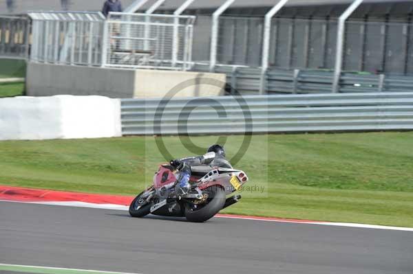 Motorcycle action photographs;Silverstone circuit;Silverstone photographs;Trackday digital images;event digital images;eventdigitalimages;no limits trackday;peter wileman photography;rockingham towcester northamptonshire;trackday;trackday photos