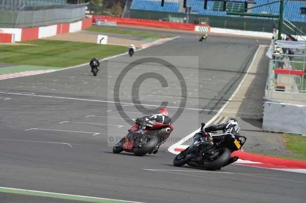 Motorcycle action photographs;Silverstone circuit;Silverstone photographs;Trackday digital images;event digital images;eventdigitalimages;no limits trackday;peter wileman photography;rockingham towcester northamptonshire;trackday;trackday photos