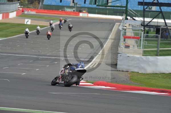 Motorcycle action photographs;Silverstone circuit;Silverstone photographs;Trackday digital images;event digital images;eventdigitalimages;no limits trackday;peter wileman photography;rockingham towcester northamptonshire;trackday;trackday photos