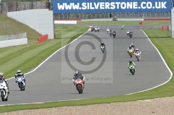 Motorcycle action photographs;Silverstone circuit;Silverstone photographs;Trackday digital images;event digital images;eventdigitalimages;no limits trackday;peter wileman photography;rockingham towcester northamptonshire;trackday;trackday photos