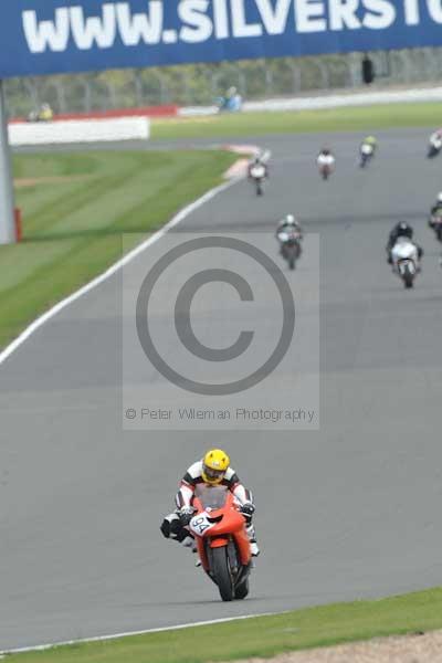 Motorcycle action photographs;Silverstone circuit;Silverstone photographs;Trackday digital images;event digital images;eventdigitalimages;no limits trackday;peter wileman photography;rockingham towcester northamptonshire;trackday;trackday photos