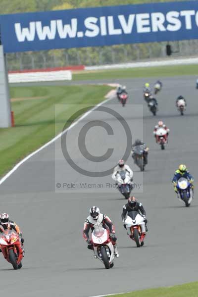 Motorcycle action photographs;Silverstone circuit;Silverstone photographs;Trackday digital images;event digital images;eventdigitalimages;no limits trackday;peter wileman photography;rockingham towcester northamptonshire;trackday;trackday photos