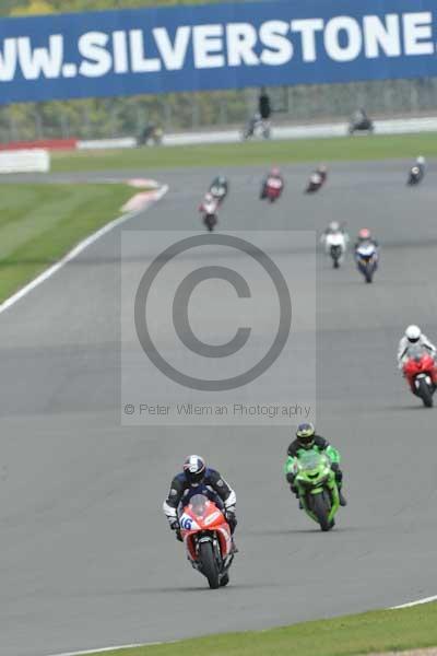 Motorcycle action photographs;Silverstone circuit;Silverstone photographs;Trackday digital images;event digital images;eventdigitalimages;no limits trackday;peter wileman photography;rockingham towcester northamptonshire;trackday;trackday photos