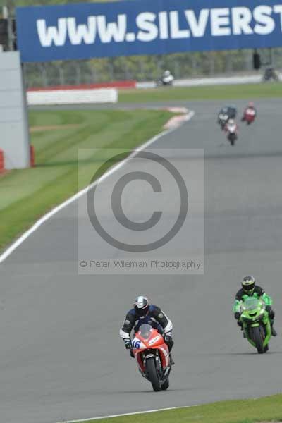 Motorcycle action photographs;Silverstone circuit;Silverstone photographs;Trackday digital images;event digital images;eventdigitalimages;no limits trackday;peter wileman photography;rockingham towcester northamptonshire;trackday;trackday photos