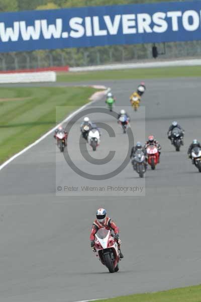 Motorcycle action photographs;Silverstone circuit;Silverstone photographs;Trackday digital images;event digital images;eventdigitalimages;no limits trackday;peter wileman photography;rockingham towcester northamptonshire;trackday;trackday photos