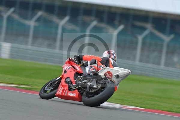 Motorcycle action photographs;Silverstone circuit;Silverstone photographs;Trackday digital images;event digital images;eventdigitalimages;no limits trackday;peter wileman photography;rockingham towcester northamptonshire;trackday;trackday photos