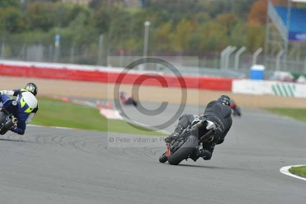 Motorcycle action photographs;Silverstone circuit;Silverstone photographs;Trackday digital images;event digital images;eventdigitalimages;no limits trackday;peter wileman photography;rockingham towcester northamptonshire;trackday;trackday photos