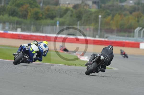 Motorcycle action photographs;Silverstone circuit;Silverstone photographs;Trackday digital images;event digital images;eventdigitalimages;no limits trackday;peter wileman photography;rockingham towcester northamptonshire;trackday;trackday photos