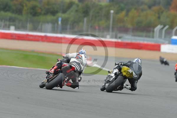 Motorcycle action photographs;Silverstone circuit;Silverstone photographs;Trackday digital images;event digital images;eventdigitalimages;no limits trackday;peter wileman photography;rockingham towcester northamptonshire;trackday;trackday photos