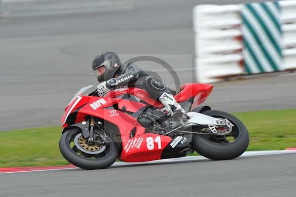 Motorcycle action photographs;Silverstone circuit;Silverstone photographs;Trackday digital images;event digital images;eventdigitalimages;no limits trackday;peter wileman photography;rockingham towcester northamptonshire;trackday;trackday photos