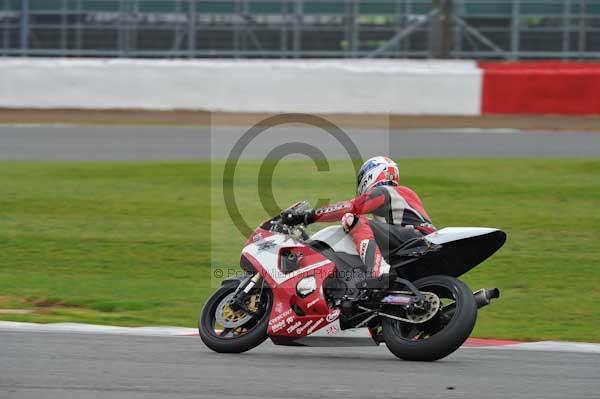 Motorcycle action photographs;Silverstone circuit;Silverstone photographs;Trackday digital images;event digital images;eventdigitalimages;no limits trackday;peter wileman photography;rockingham towcester northamptonshire;trackday;trackday photos