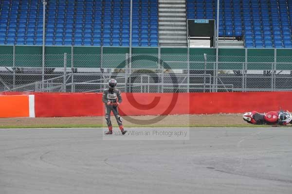 Motorcycle action photographs;Silverstone circuit;Silverstone photographs;Trackday digital images;event digital images;eventdigitalimages;no limits trackday;peter wileman photography;rockingham towcester northamptonshire;trackday;trackday photos