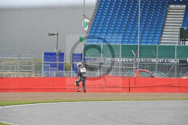 Motorcycle action photographs;Silverstone circuit;Silverstone photographs;Trackday digital images;event digital images;eventdigitalimages;no limits trackday;peter wileman photography;rockingham towcester northamptonshire;trackday;trackday photos