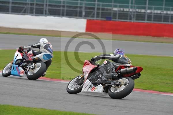 Motorcycle action photographs;Silverstone circuit;Silverstone photographs;Trackday digital images;event digital images;eventdigitalimages;no limits trackday;peter wileman photography;rockingham towcester northamptonshire;trackday;trackday photos