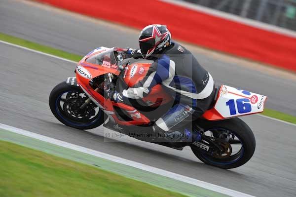 Motorcycle action photographs;Silverstone circuit;Silverstone photographs;Trackday digital images;event digital images;eventdigitalimages;no limits trackday;peter wileman photography;rockingham towcester northamptonshire;trackday;trackday photos