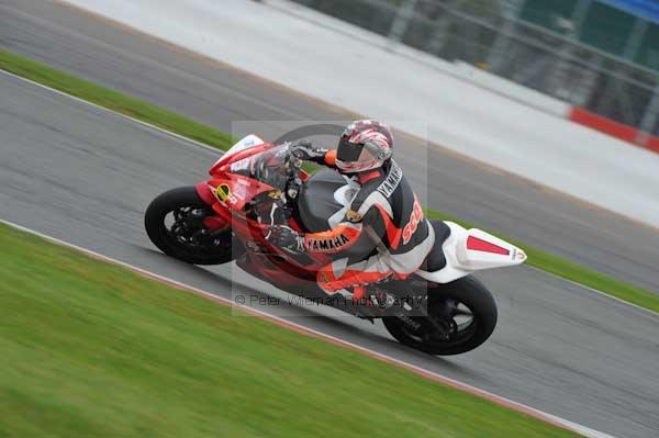 Motorcycle action photographs;Silverstone circuit;Silverstone photographs;Trackday digital images;event digital images;eventdigitalimages;no limits trackday;peter wileman photography;rockingham towcester northamptonshire;trackday;trackday photos