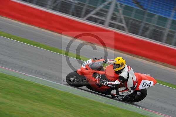 Motorcycle action photographs;Silverstone circuit;Silverstone photographs;Trackday digital images;event digital images;eventdigitalimages;no limits trackday;peter wileman photography;rockingham towcester northamptonshire;trackday;trackday photos