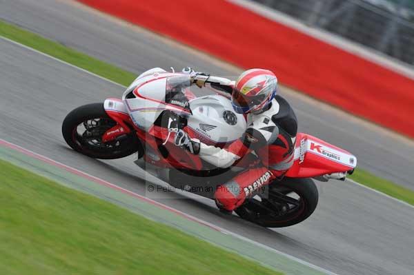 Motorcycle action photographs;Silverstone circuit;Silverstone photographs;Trackday digital images;event digital images;eventdigitalimages;no limits trackday;peter wileman photography;rockingham towcester northamptonshire;trackday;trackday photos