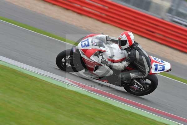 Motorcycle action photographs;Silverstone circuit;Silverstone photographs;Trackday digital images;event digital images;eventdigitalimages;no limits trackday;peter wileman photography;rockingham towcester northamptonshire;trackday;trackday photos