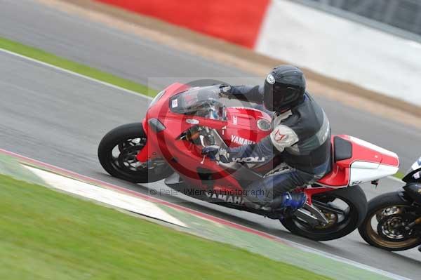 Motorcycle action photographs;Silverstone circuit;Silverstone photographs;Trackday digital images;event digital images;eventdigitalimages;no limits trackday;peter wileman photography;rockingham towcester northamptonshire;trackday;trackday photos