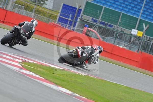 Motorcycle action photographs;Silverstone circuit;Silverstone photographs;Trackday digital images;event digital images;eventdigitalimages;no limits trackday;peter wileman photography;rockingham towcester northamptonshire;trackday;trackday photos