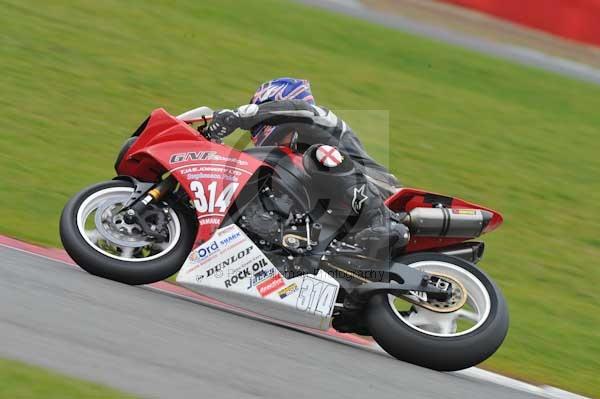 Motorcycle action photographs;Silverstone circuit;Silverstone photographs;Trackday digital images;event digital images;eventdigitalimages;no limits trackday;peter wileman photography;rockingham towcester northamptonshire;trackday;trackday photos