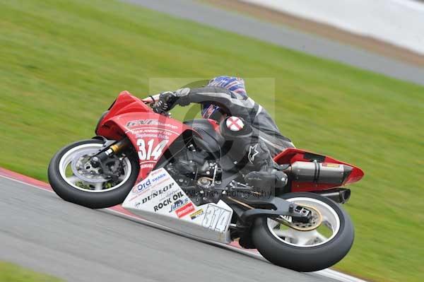 Motorcycle action photographs;Silverstone circuit;Silverstone photographs;Trackday digital images;event digital images;eventdigitalimages;no limits trackday;peter wileman photography;rockingham towcester northamptonshire;trackday;trackday photos