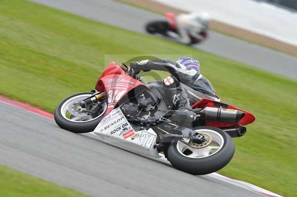 Motorcycle action photographs;Silverstone circuit;Silverstone photographs;Trackday digital images;event digital images;eventdigitalimages;no limits trackday;peter wileman photography;rockingham towcester northamptonshire;trackday;trackday photos