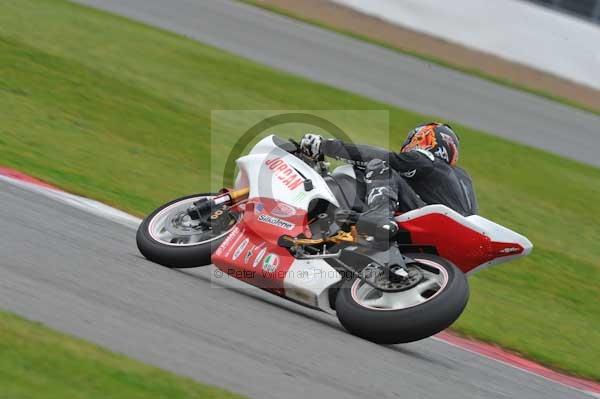 Motorcycle action photographs;Silverstone circuit;Silverstone photographs;Trackday digital images;event digital images;eventdigitalimages;no limits trackday;peter wileman photography;rockingham towcester northamptonshire;trackday;trackday photos