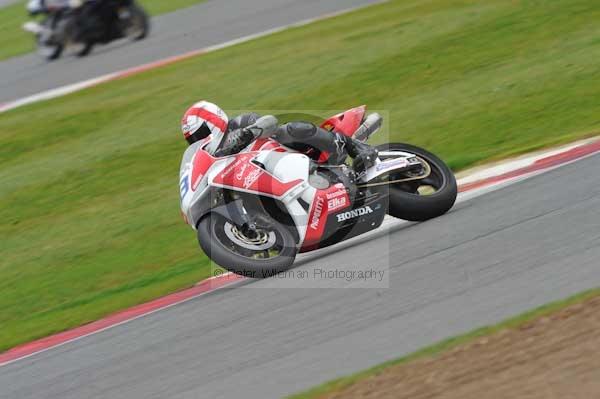 Motorcycle action photographs;Silverstone circuit;Silverstone photographs;Trackday digital images;event digital images;eventdigitalimages;no limits trackday;peter wileman photography;rockingham towcester northamptonshire;trackday;trackday photos