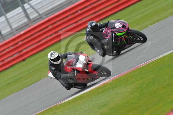 Motorcycle action photographs;Silverstone circuit;Silverstone photographs;Trackday digital images;event digital images;eventdigitalimages;no limits trackday;peter wileman photography;rockingham towcester northamptonshire;trackday;trackday photos