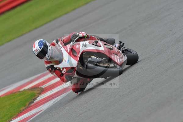 Motorcycle action photographs;Silverstone circuit;Silverstone photographs;Trackday digital images;event digital images;eventdigitalimages;no limits trackday;peter wileman photography;rockingham towcester northamptonshire;trackday;trackday photos